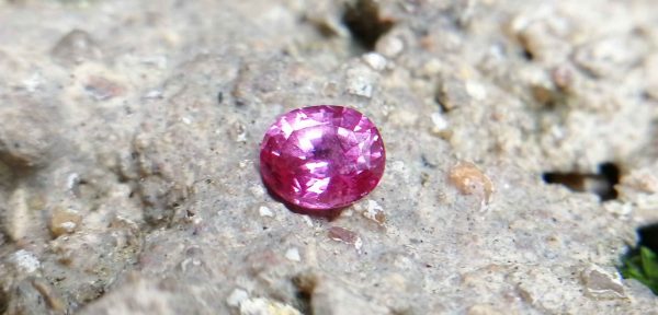 Ceylon Natural Light Pink Sapphire 粉紅的藍寶石 Sapphire is a precious gemstone, a variety of the mineral corundum, consisting of aluminium oxide with trace amounts of elements such as iron, titanium, chromium, copper, or magnesium. Sapphire helps the user stay on the Spiritual Path, boosting psychic and spiritual powers, and is a great stone for Earth and Chakra healing. Pink Sapphire Healings Pink Sapphire reflects the Light of the heart and love and stimulates the Heart Chakra, located near the center of the breastbone. It is believed that pink sapphires used for therapeutic purposes as crystals might nourish the emotional well-being of the person wearing jewelry crafted from the gems.The theory behind these therapeutic beliefs centers on clearing emotional blockages from the past to release hurtful experiences. Pink Sapphire helps strengthen and balance the heart. It is also useful in balancing blood sugar, glucose metabolism and in cases of diabetes, hypoglycemia and hyperglycemia. • Nourishing the Emotional Body with the PinkColor Ray • Energetic Columns of Support • Longevity and Extending the Lifespan of Your Cells • Astral Vision and Sensitivity to Energy