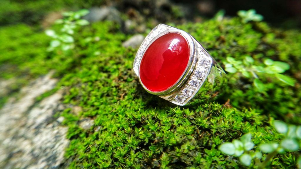 Natural Carnelian Gent Ring Carnelian is a brownish-red mineral varieties of the silica mineral chalcedony colored by impurities of iron oxide. Carnelian is created when liquid magma from a volcanic explosion cools down and transforms into igneous rock. During this cooling down period, silica acid bubbles shift from being a gas/liquid into a solid compound. Carnelian crystal is a warm, vibrant stone that boosts confidence and the power of true expression. Carnelian is stimulating metabolism and a good supply of blood to the organs and tissues and aids in menstrual and menopausal symptoms, and may aid in vitro and artificial insemination. It benefits the absorption of vitamins, nutrients, and minerals in the small intestine, and improves blood viscosity and circulation. Carnelian stimulates the Sacral Chakra located below the naval and above the pubic bone at the front of the pelvis. It controls the flow of energy and is the center of gravity of the body. It is the center of the Life Force of the body and controls the flow of information from the body to the mind and from the mind to the body. Carnelian is the traditional zodiac stone for those born under the sign Virgo, between August 23 and September 22, at the end of summer and the beginning of harvest. Carnelian increases blood circulation, aids in male impotency, increases appetite, alleviates problems of the liver, bladder, kidneys and spleen. It can help with PMS as well as anxiety associated with sexual anxieties.
