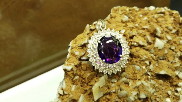 Metal : Silver Stone : Amathyst Type : Pendant Weight : 7.48 g 紫晶銀吊飾 宝石 :紫晶 颜色 : 紫色 透明 : 好透明 金属:银 重量:7.48 克