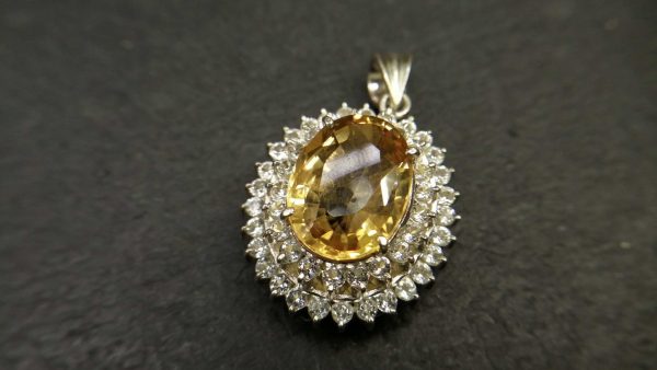 Metal : Standard 925 Silver Colour : Yellow Stone : Citrine Type : Pendant Weight : 8.77 g 黄水晶銀吊飾 宝石 : 黄水晶 颜色 : 黃色 透明 : 好透明 金属:銀 重量:8.77 克