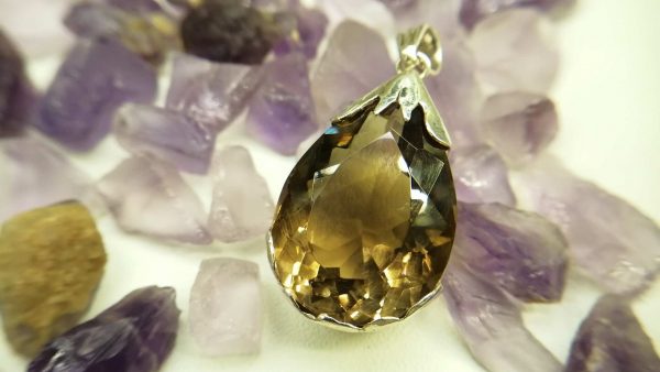 Metal : Standard 925 Silver Colour : Yellow Stone : Citrine Type : Pendant Weight : 12.10 g 黄水晶銀吊飾 宝石 : 黄水晶 颜色 : 黃色 透明 : 好透明 金属:銀 重量:12.10 克