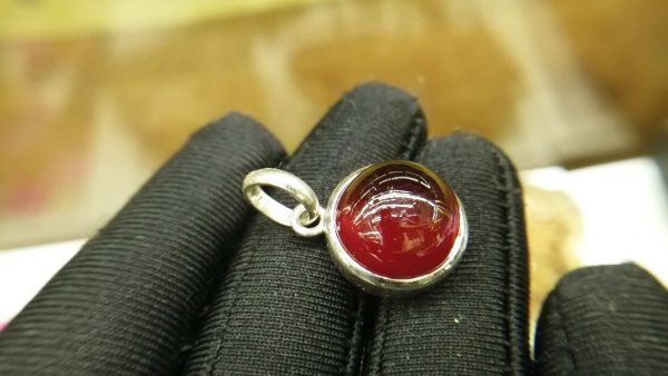 Metal : Silver Colour : Orange Stone : Hassonite Garnet Type : Pendant Weight : 5.87 g 肉桂石 (石榴石) 銀吊飾 宝石 :肉桂石 (石榴石) 颜色 : 橘红色 透明 : 好透明 金属:银 重量:5.87 克