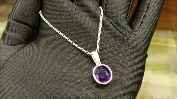 Metal : Silver Stone : Amathyst Type : Necklace Weight : 4.39 g 紫晶銀項鍊 宝石 :紫晶 颜色 : 紫色 透明 : 好透明 金属:银 重量:4.39 克
