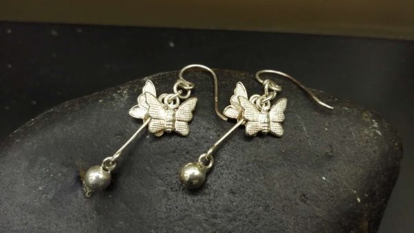 Metal : Silver Type : Earing Design : Butterfly 🦋 Weight : 3.22 g 蝴蝶銀耳環 颜色 : 银色 金属:银 重量: 3.22 克
