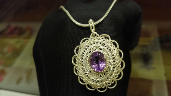 Metal : Silver Stone : Amathyst Type : Necklace Weight : 15.90 g 紫晶銀項鍊 宝石 :紫晶 颜色 : 紫色 透明 : 好透明 金属:银 重量:15 90 克