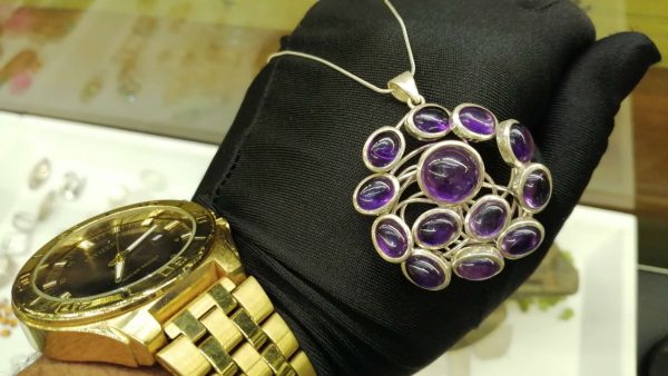 Metal : Silver Stone : Amathyst Type : Necklace Weight : 16.64 g 紫晶銀項鍊 宝石 :紫晶 颜色 : 紫色 透明 : 好透明 金属:银 重量:16.64 克
