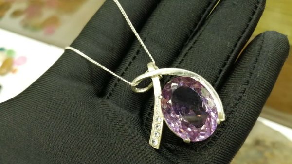 Metal : Silver Stone : Amathyst Type : Necklace Weight : 9.56 g 紫晶銀項鍊 宝石 :紫晶 颜色 : 紫色 透明 : 好透明 金属:银 重量:9.56 克