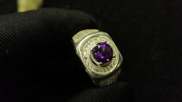 Metal : Silver Stone : Amathyst Type : Ring Weight : 7.28 g 紫晶銀介指 宝石 :紫晶 颜色 : 紫色 透明 : 好透明 金属:银 重量:7.28 克