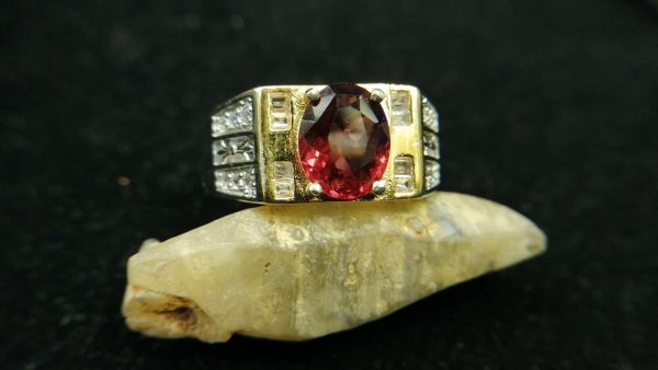 Metal : Standard 925 Silver Colour : Red Stone : Garnet Weight : 7.31 g Type : Ring 石榴石銀介指 宝石 : 石榴石 颜色 : 红色 透明 : 好透明 金属:银 重量:7.31 克