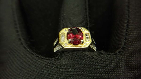 Metal : Standard 925 Silver Colour : Red Stone : Garnet Weight : 6.62 g Type : Ring 石榴石銀介指 宝石 : 石榴石 颜色 : 红色 透明 : 好透明 金属:银 重量:6.62 克