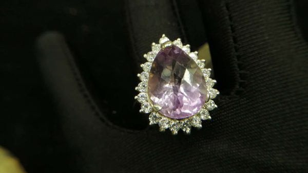 Metal : Silver Stone : Amathyst Type : Ring Weight : 7.08 g 紫晶銀介指 宝石 :紫晶 颜色 : 紫色 透明 : 好透明 金属:银 重量:7.08 克