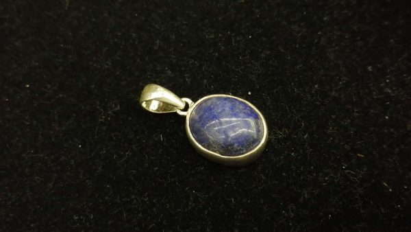 Metal : Silver Stone : Lapis Lazuli Type : Pendant Weight :. 3.43 g 青金石銀吊飾 宝石 :青金石 颜色 : 蓝色 透明 : 不透明的宝石 金属:银 重量:3.43 克