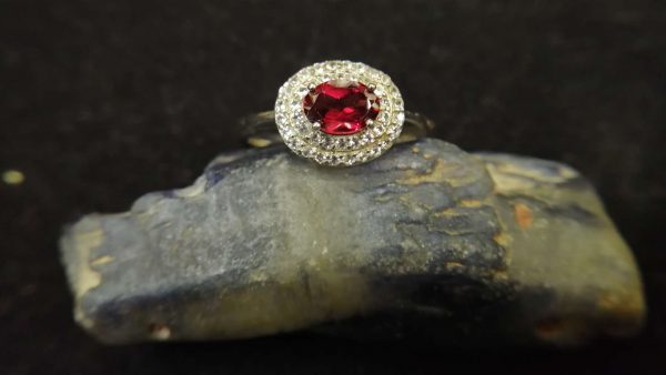 Metal : Standard 925 Silver Colour : Red Stone : Garnet Weight : 2.82 g Type : Ring 石榴石銀介指 宝石 : 石榴石 颜色 : 红色 透明 : 好透明 金属:银 重量:2.82 克