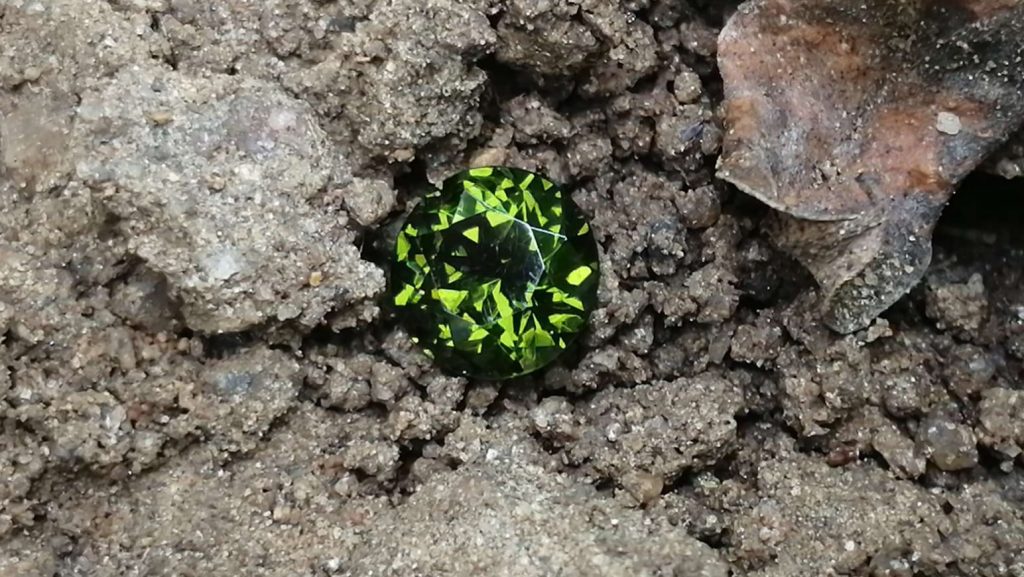 Ceylon Natural Beccarite ( green ) Zircon