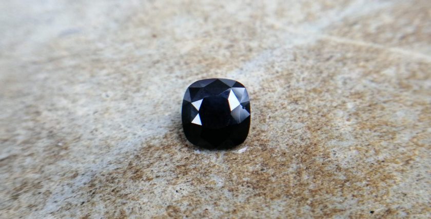 ceylon natural dark bluesapphire kaka nil