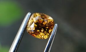 vivid Yellow Sapphire 