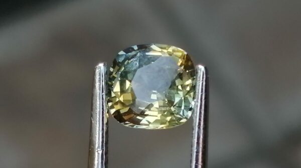 Natural Bi Colour Sapphire Wedding Stone