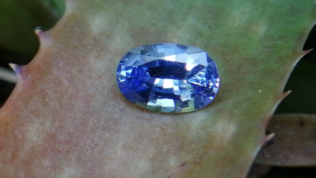 Ceylon Blue Sapphire - Blue Sapphire Stimulates the Third-Eye Chakra and Throat Chakra 3 views•Jan 29, 2020