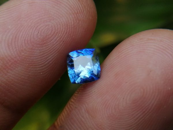 Ceylon Cornflower Blue Sapphire - Blue Sapphire Stimulates the Third-Eye Chakra and Throat Chakra