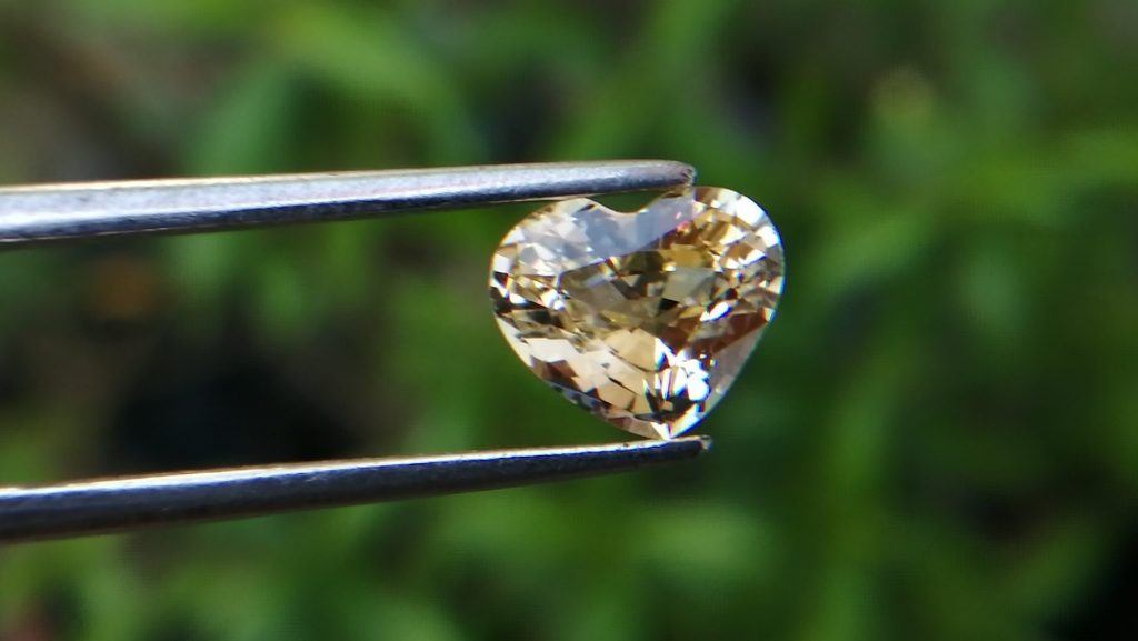 natural yellow sapphire sri lanka