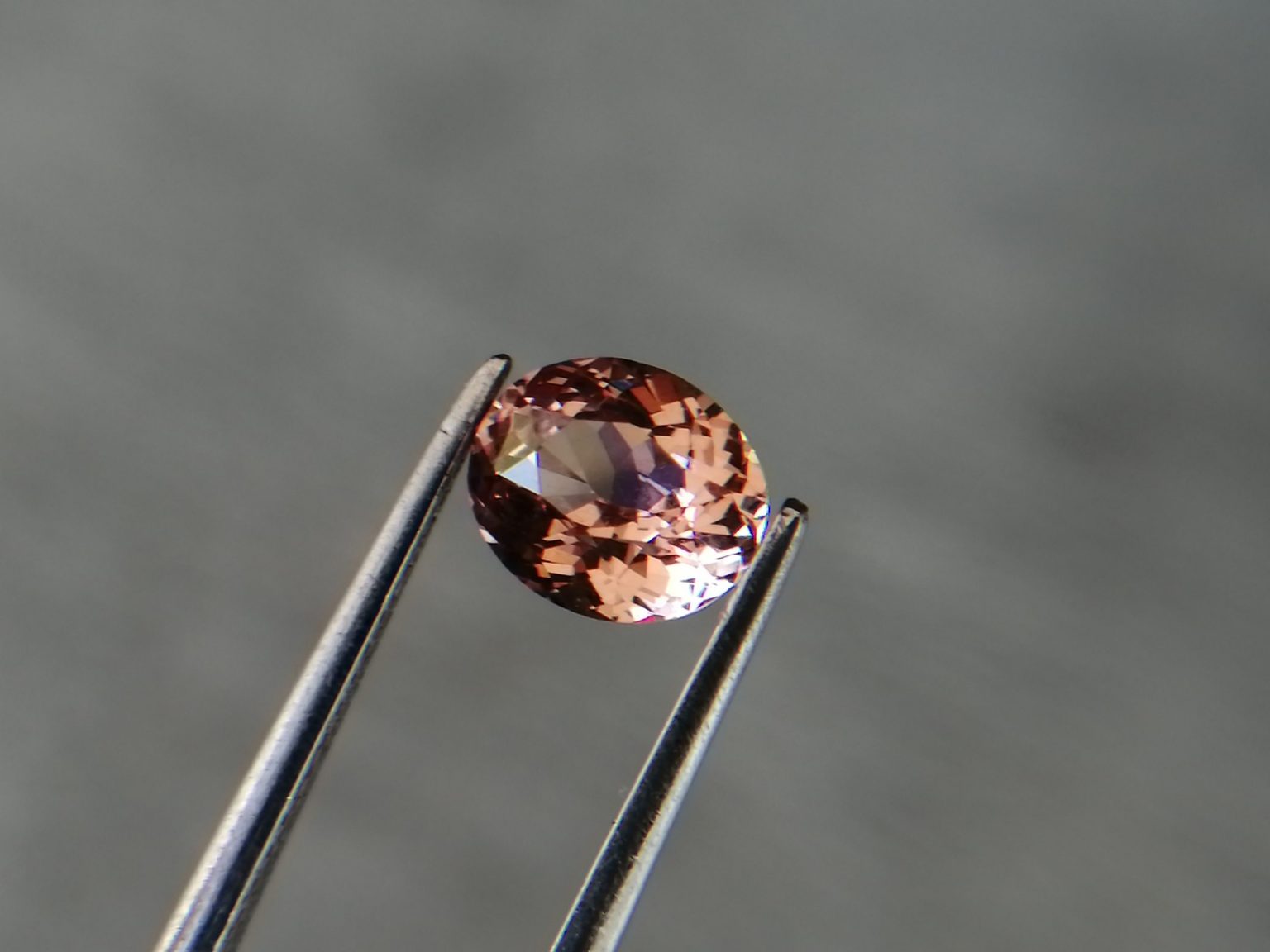 Natural Champagne Sapphire – Peach Sapphire