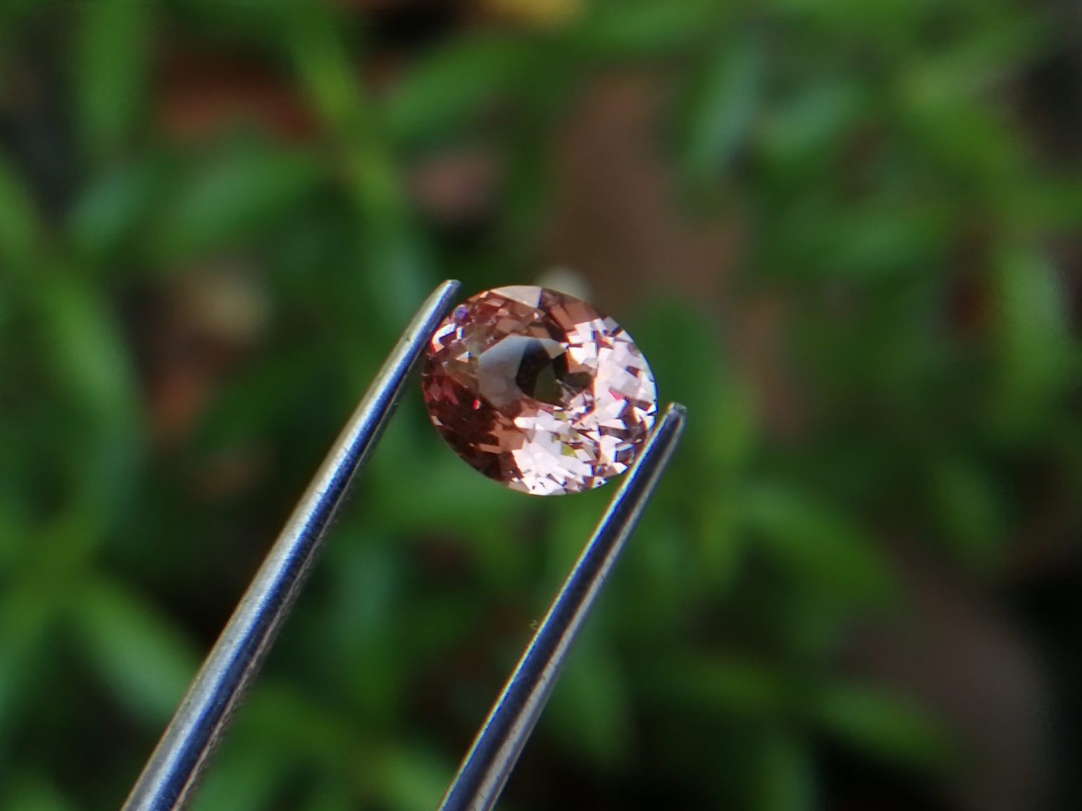 Natural Champagne Sapphire – Peach Sapphire