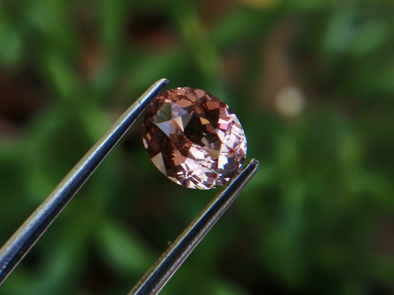 Natural Champagne Sapphire – Peach Sapphire