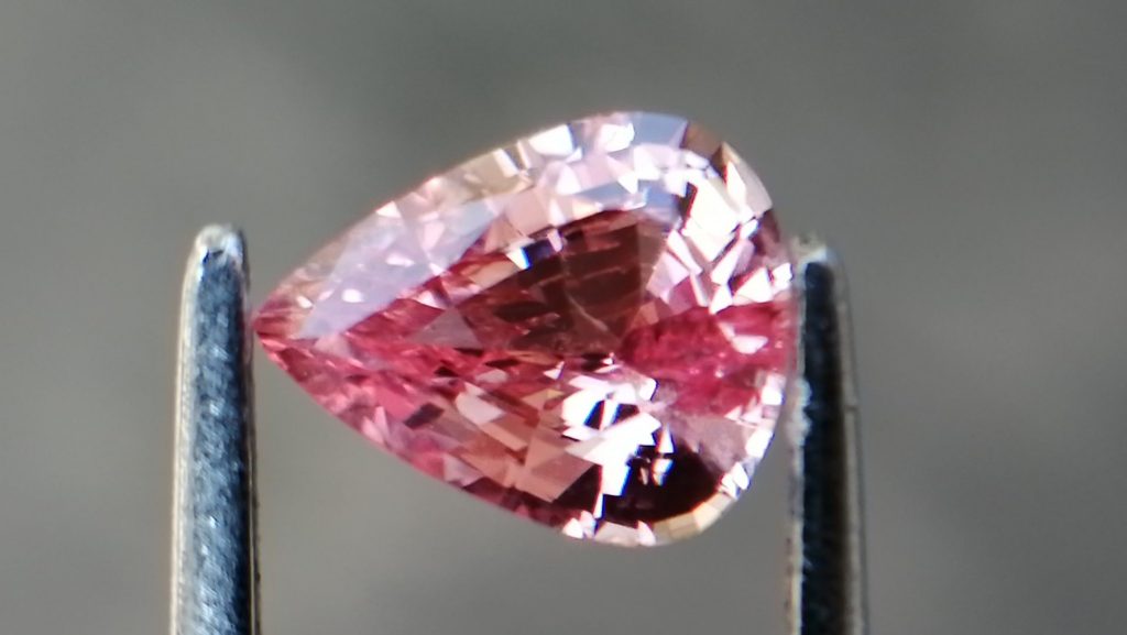 Best Quality Padparadscha Sapphire Sri Lanka