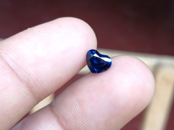 10_Ceylon Natural Royal Blue Sapphire Heart Danu Group Gemstones