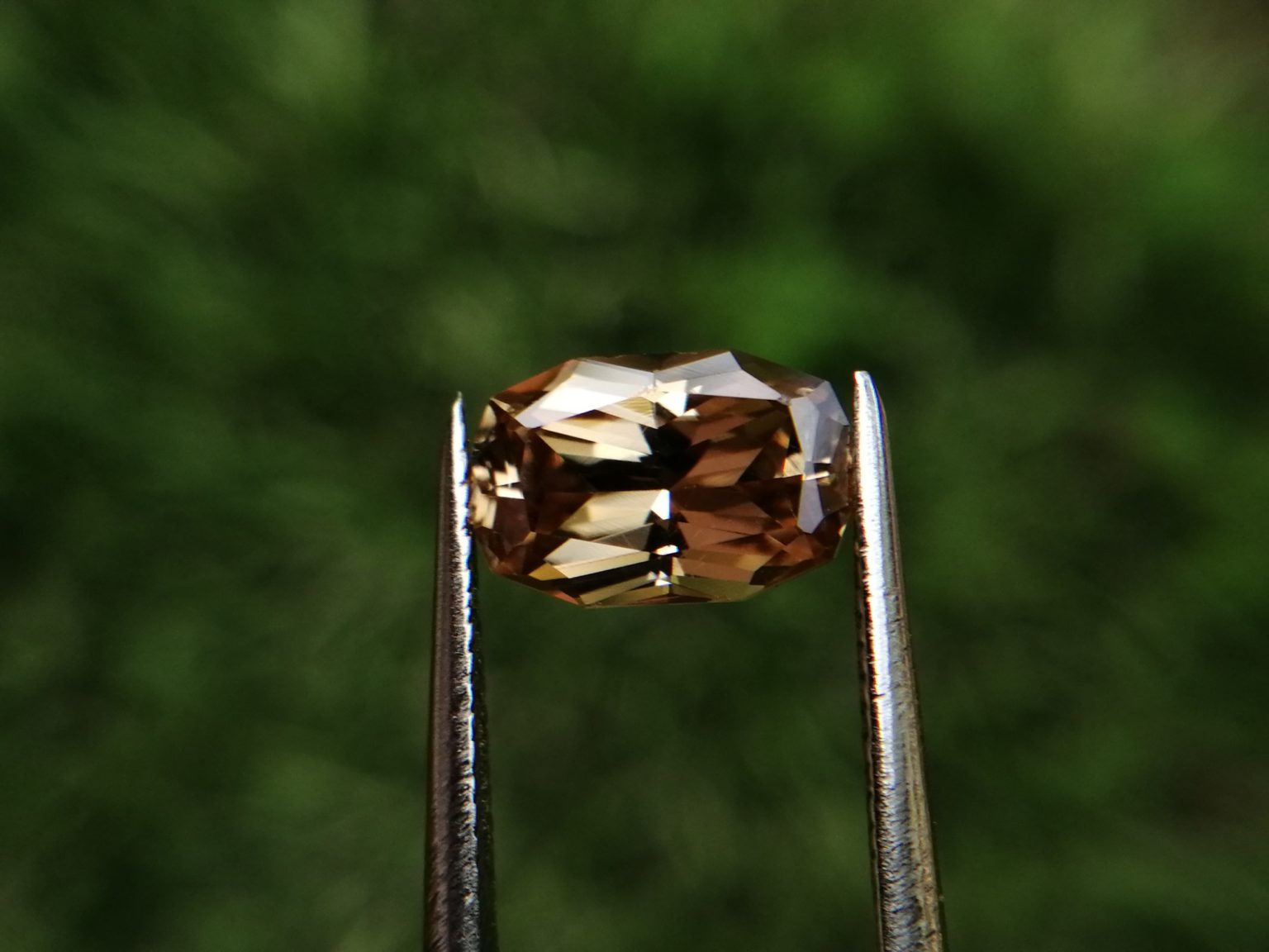 11_Natural Yellow Zircon Danu Group gemstones
