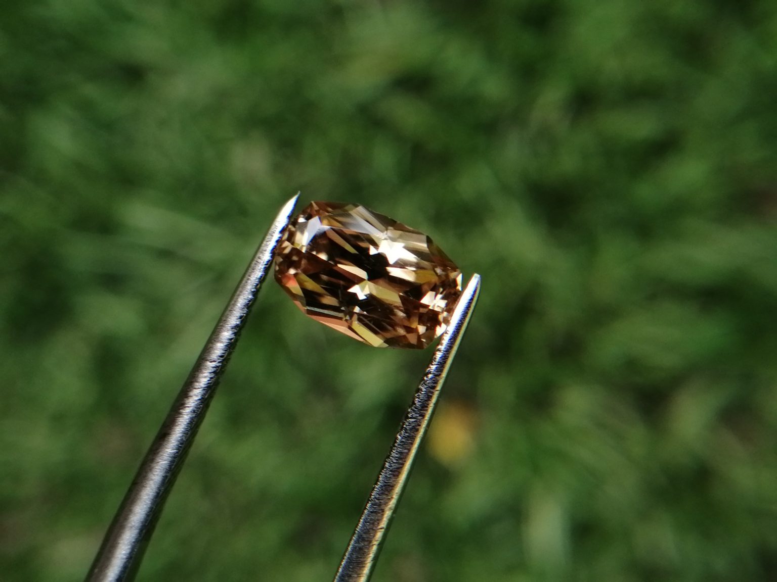 12_Natural Yellow Zircon Danu Group gemstones