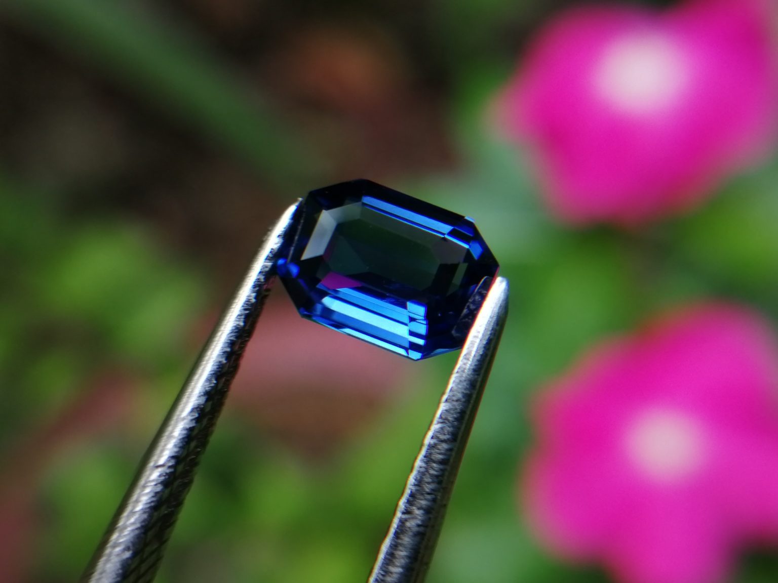 Ceylon Natural Vivid Blue "Royal Blue" Sapphire Danu Group gemstones
