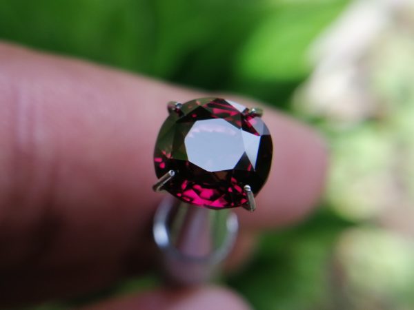 2_Natural Brilliance Rhodolite Garnet Danu Group Gemstones collection