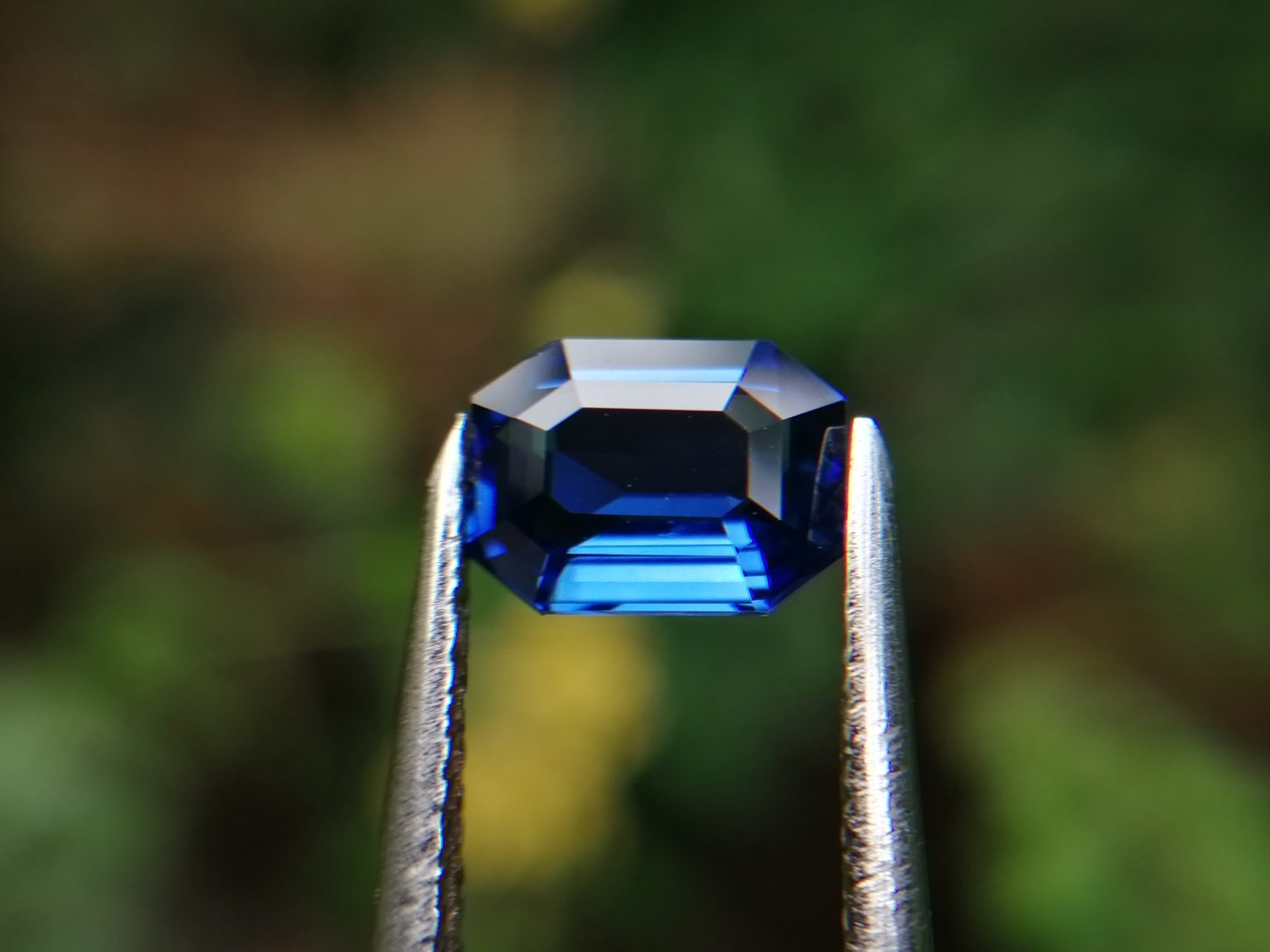 Ceylon Natural Vivid Blue "Royal Blue" Sapphire Danu Group gemstones