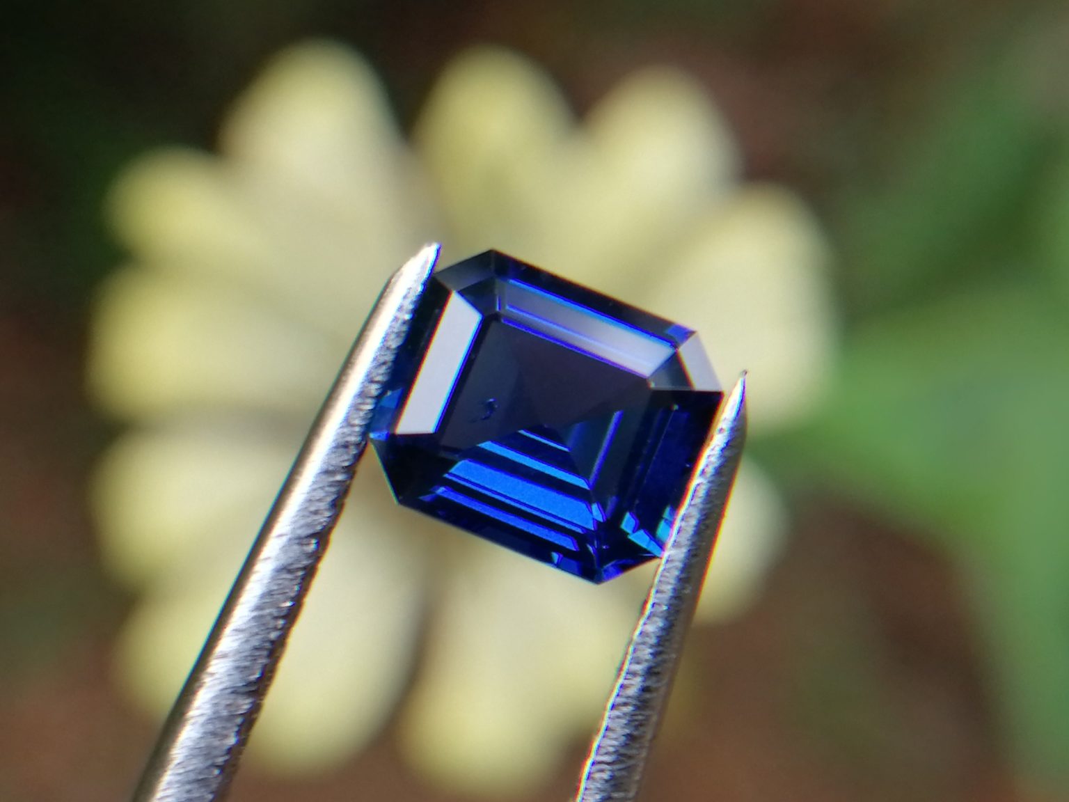 High Quality Ceylon Natural Vivid Blue "Royal Blue" Sapphire Danu Group Gemstones