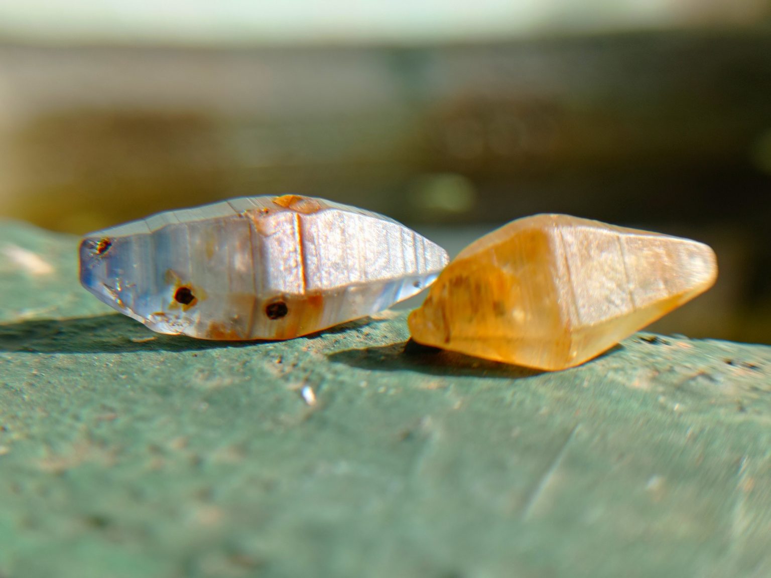 CEYLON NATURAL COMPLETE SAPPHIRE CRYSTAL DANU GROUP GEMTONES