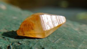 CEYLON NATURAL COMPLETE SAPPHIRE CRYSTAL DANU GROUP GEMTONES