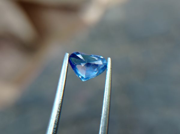 10_Natural blue Sapphire from Danu Group Gemstones 01_compress10
