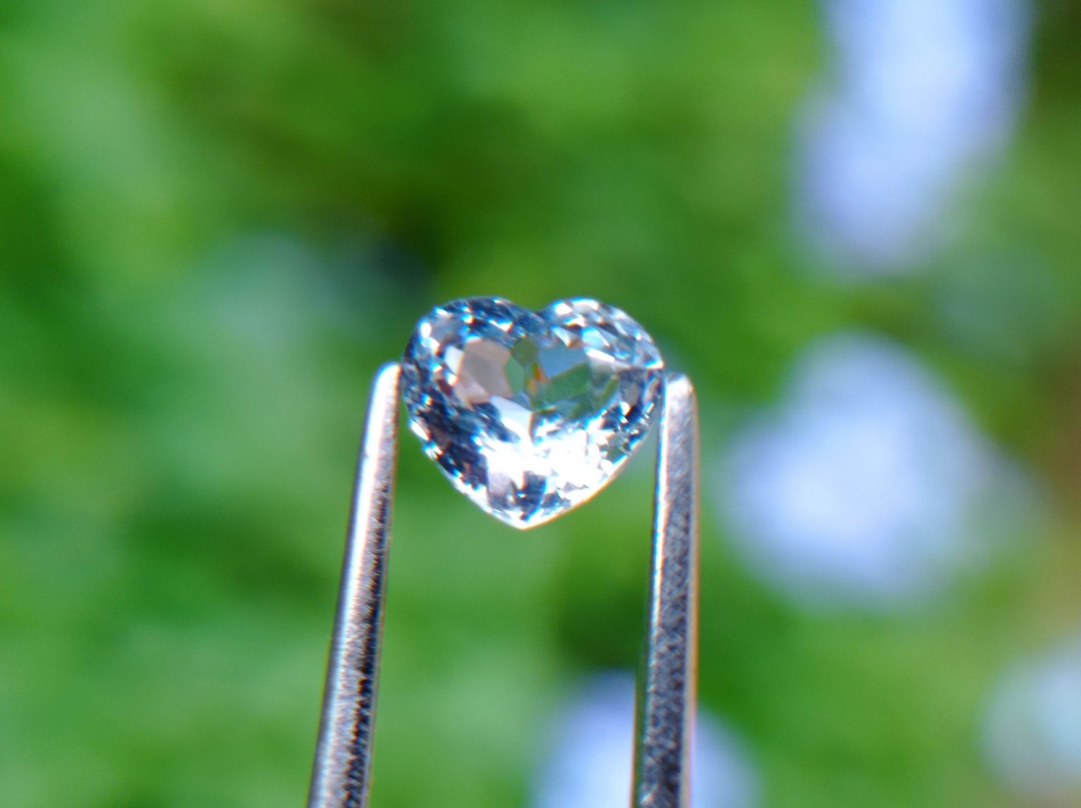 10_Natural white Sapphire from Danu Group Gemstones 01_compress90