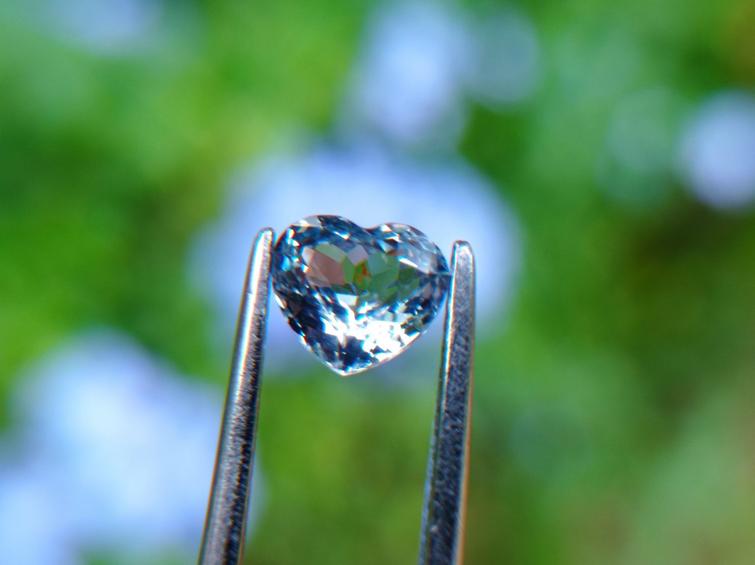 12_Natural white Sapphire from Danu Group Gemstones 01_compress46