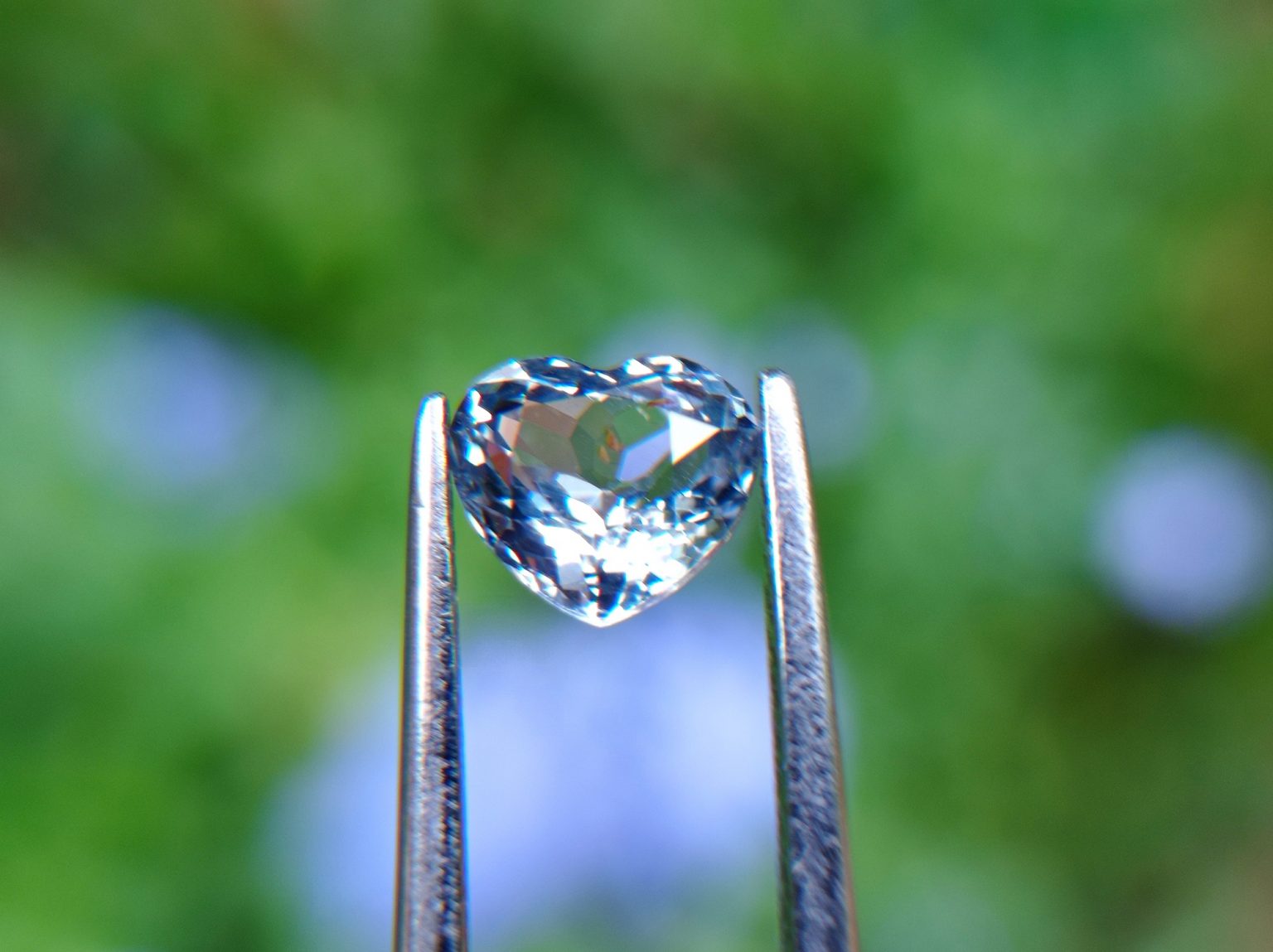 13_Natural white Sapphire from Danu Group Gemstones 01_compress70