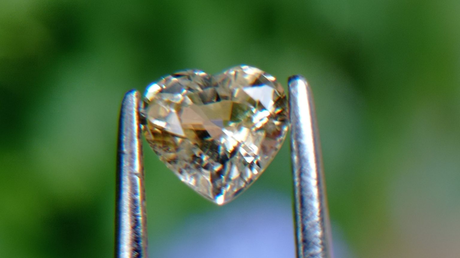 21_Natural light yellow Sapphire from Danu Group Gemstones