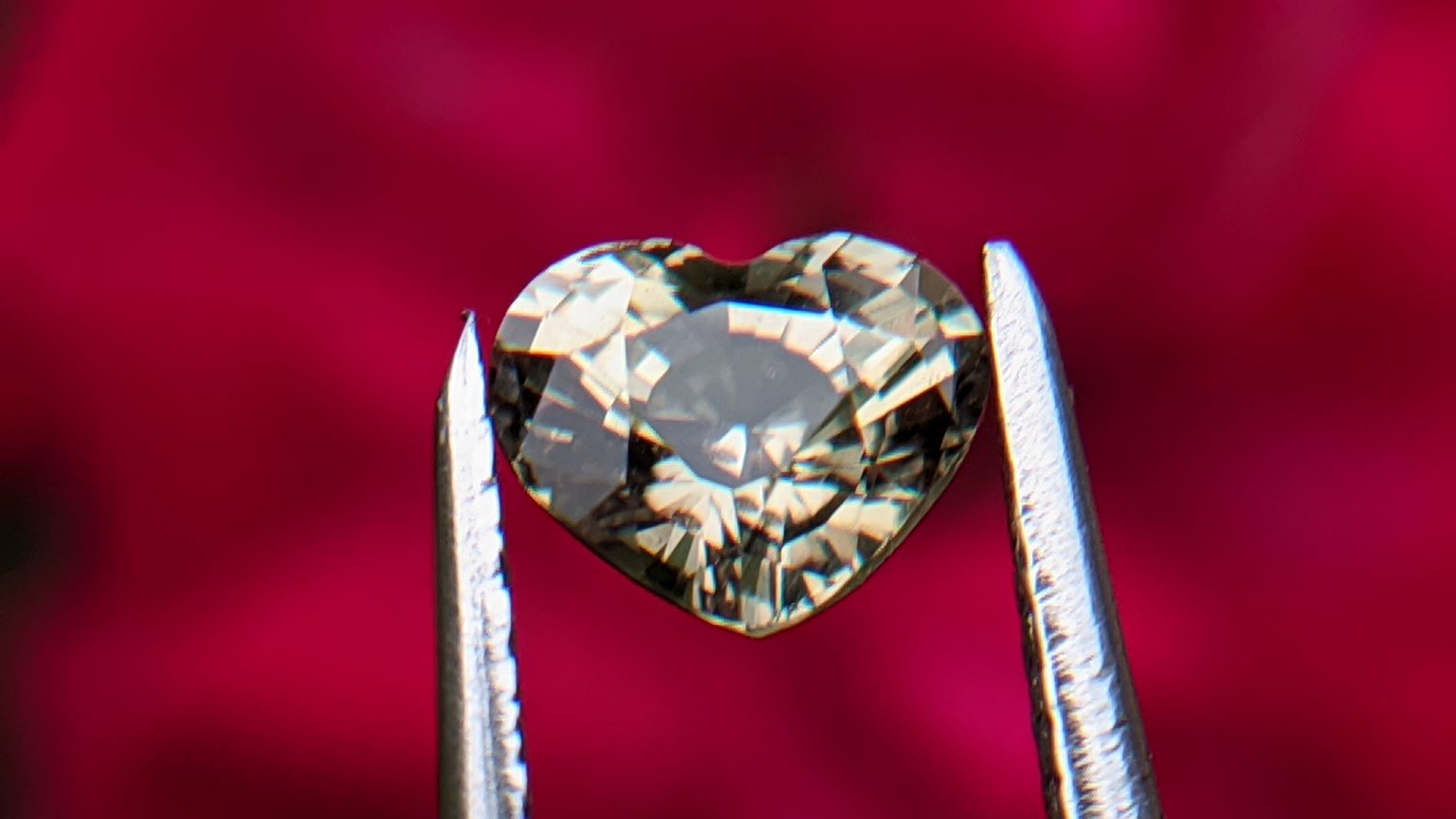 1_Natural green sapphire heart danu group Gemstones_compress18