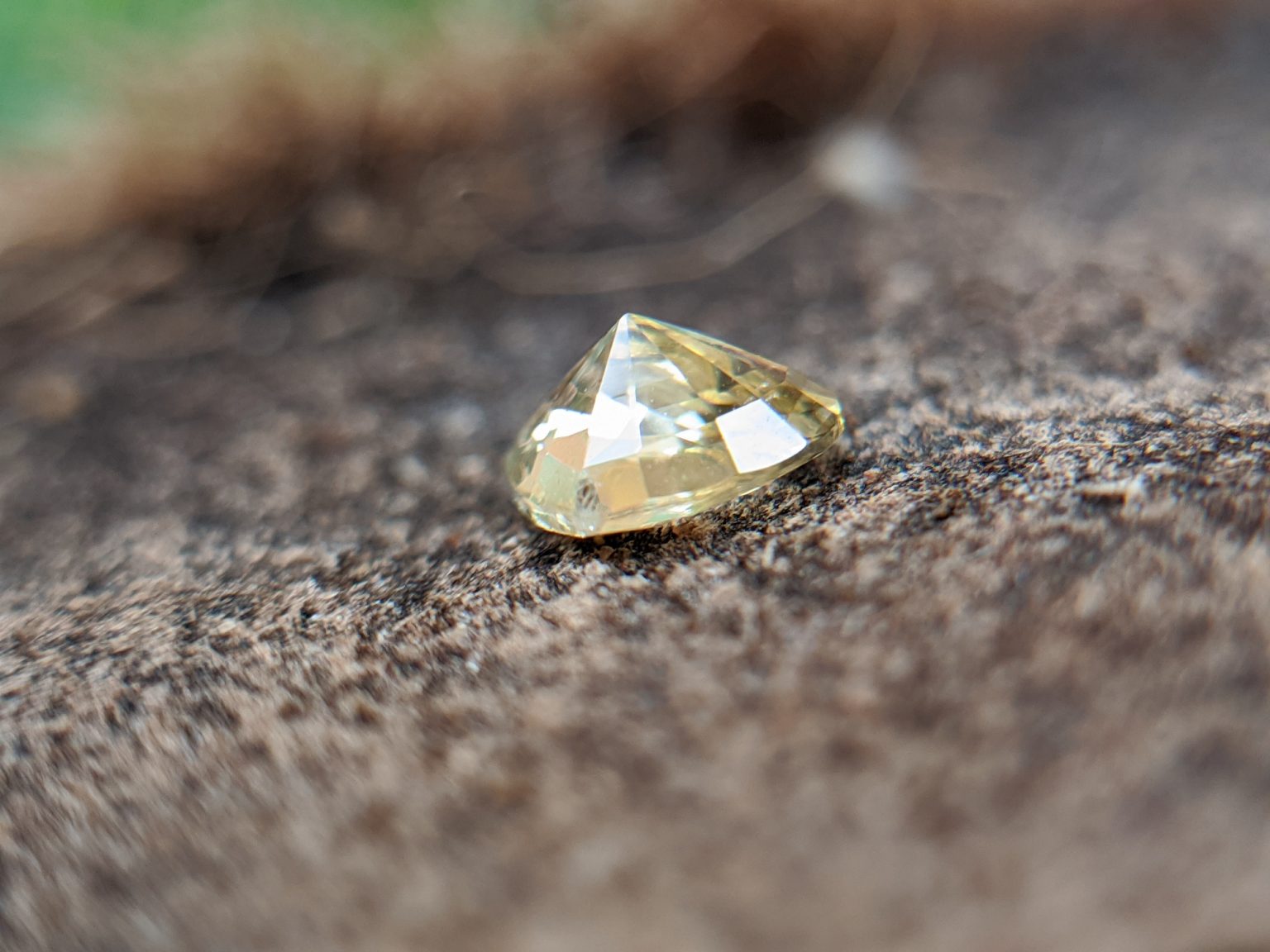 20_Natural yellow sapphire heart sri lanka danu group Gemstones_compress91