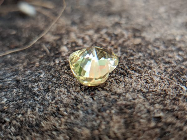 21_Natural yellow sapphire heart sri lanka danu group Gemstones_compress67