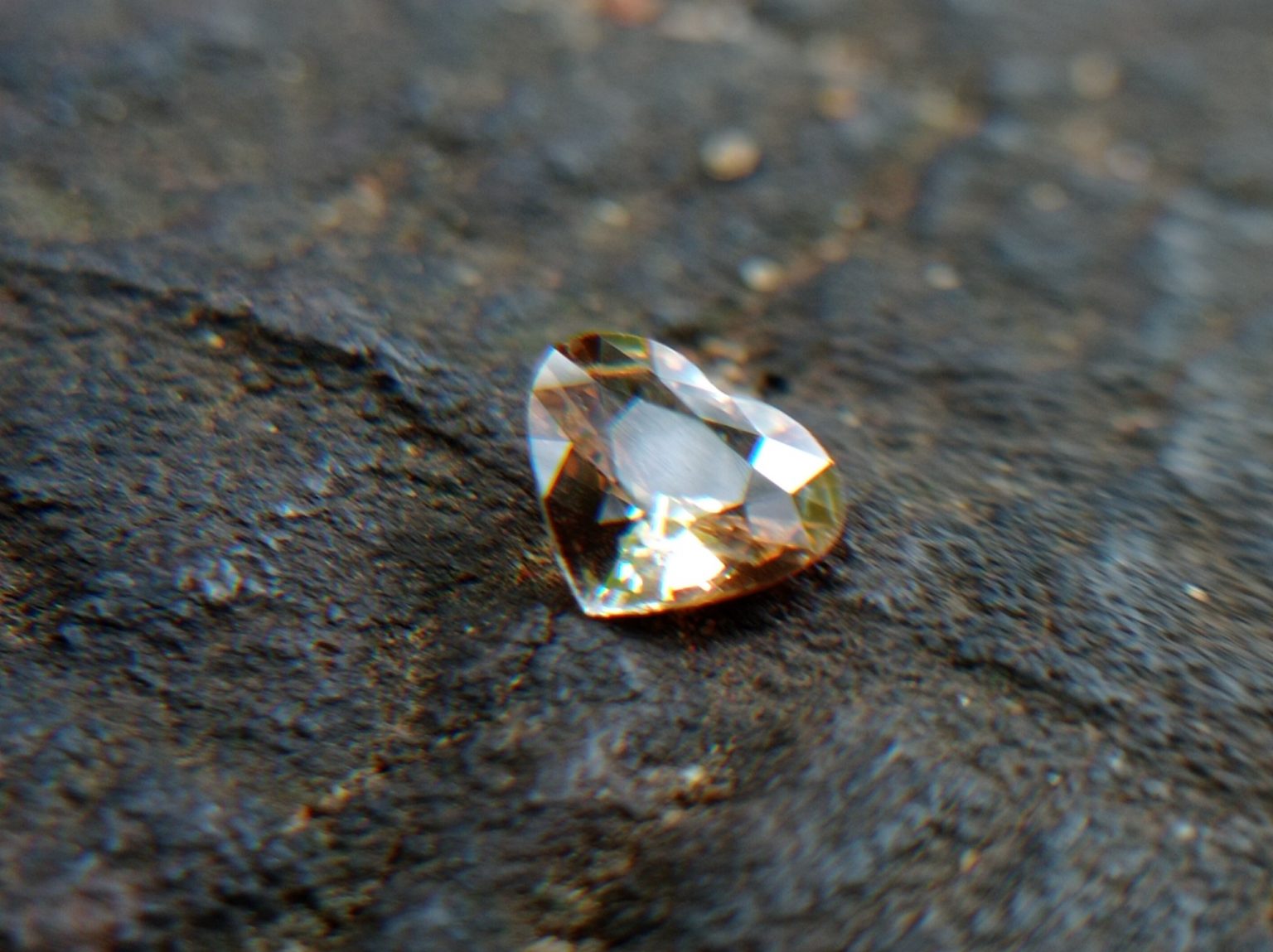 2_Natural peach colour Sapphire from Danu Group Gemstones