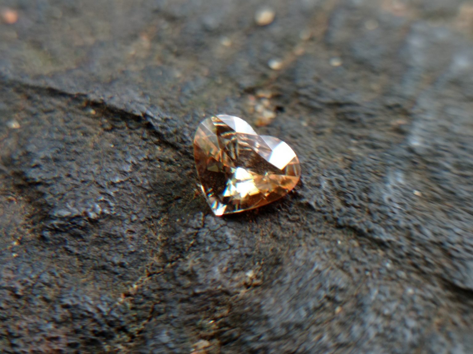 2_Natural peach colour Sapphire from Danu Group Gemstones
