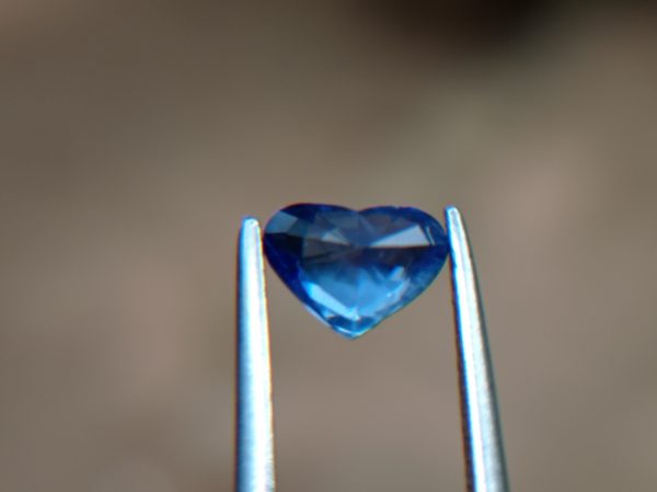 2_Natural blue Sapphire from Danu Group Gemstones 01_compress12