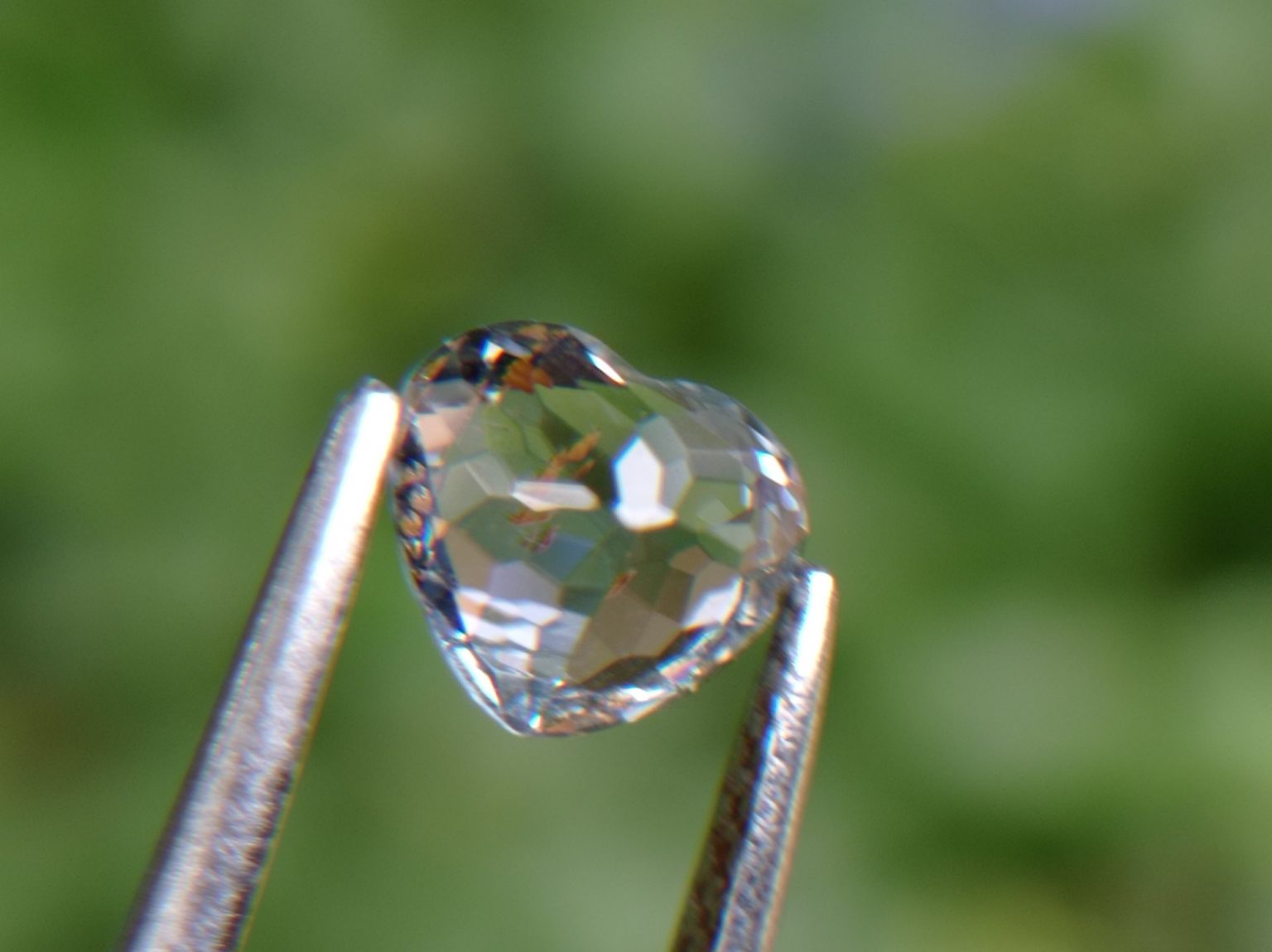 2_Natural white Sapphire from Danu Group Gemstones 01_compress45