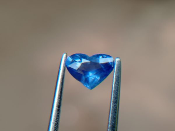 3_Natural blue Sapphire from Danu Group Gemstones 01_compress27